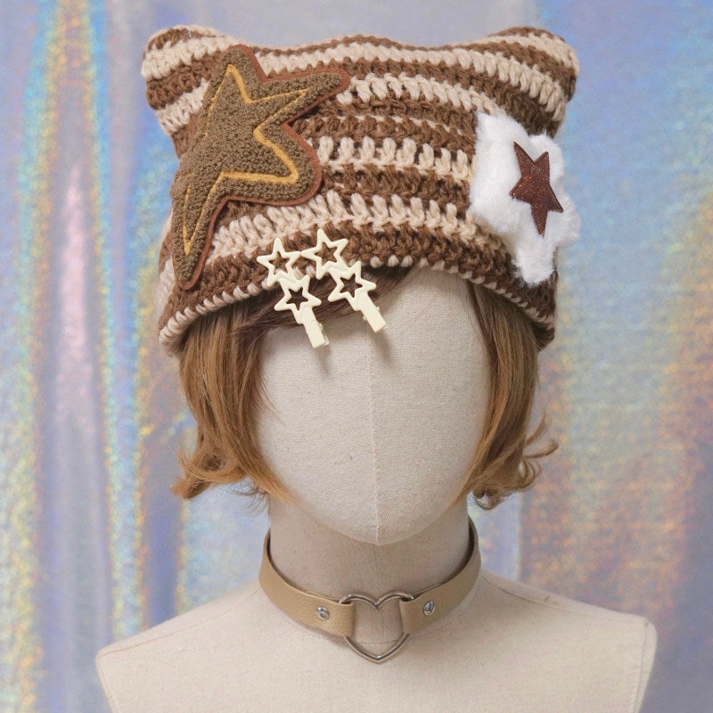 Gelbe Mütze mit Stern-Strickmuster