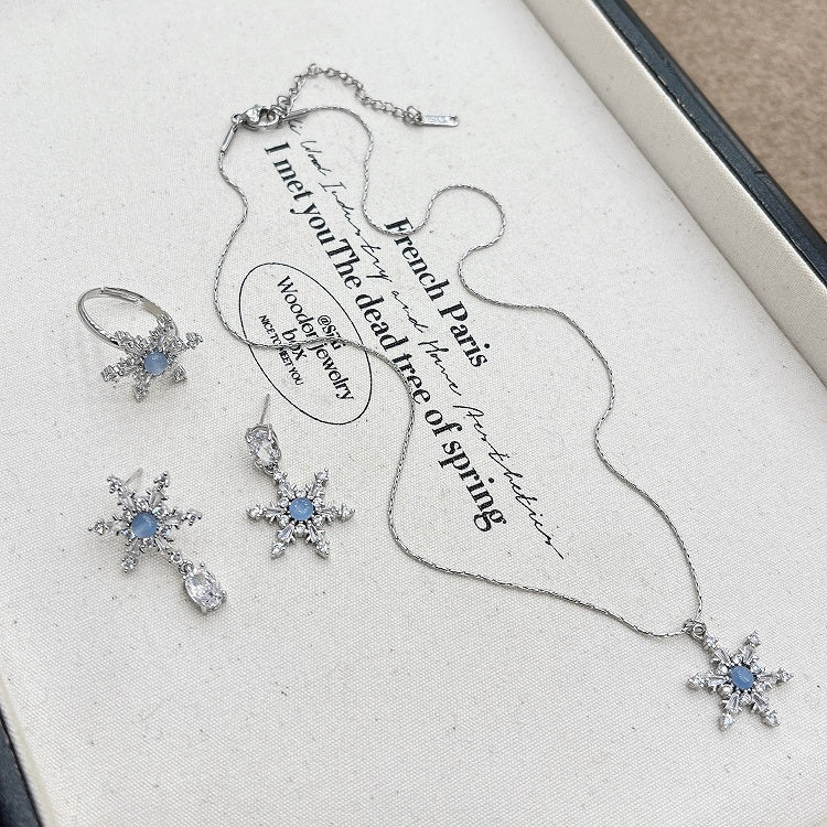 Silberne Ohrringe/Ring/Halskette in Schneeflockenform