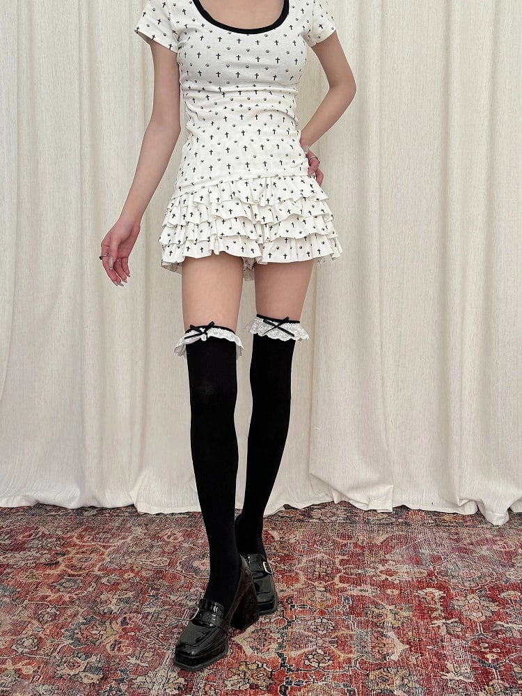 Ruffle Ribbed Knee Stockings Over Lace