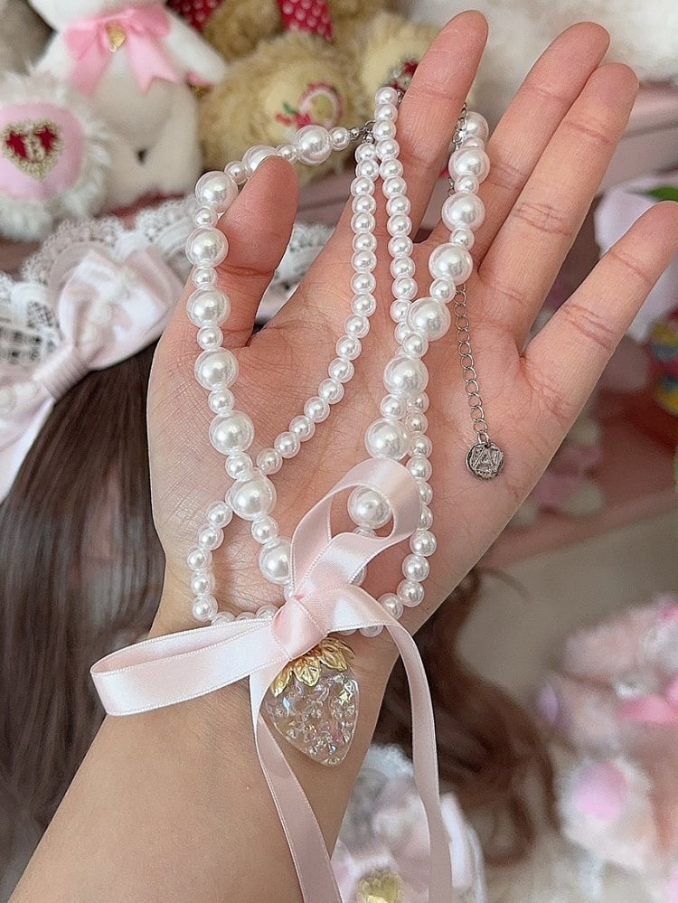 ホワイトペンダントビーズネックレス ストロベリー