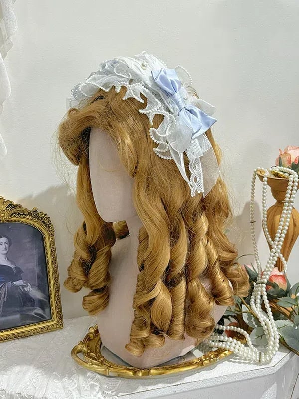 白と青のリボンで飾られたKC