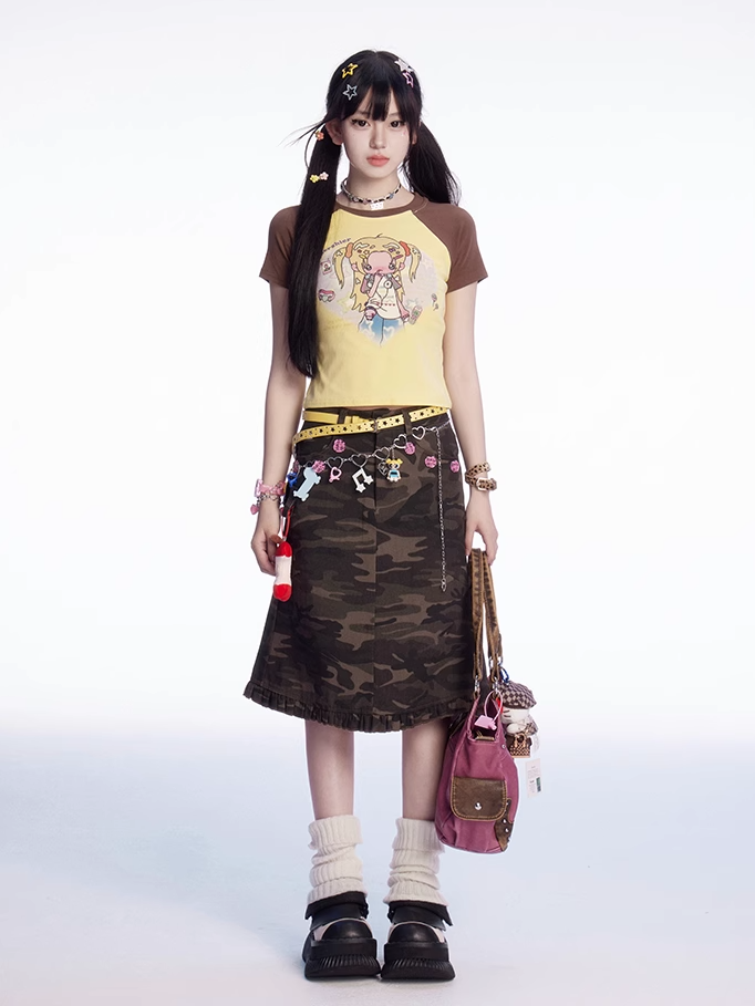 Y2K Gelbes Colorblock-Design T-Shirt mit Cartoon-Print, schmale Passform