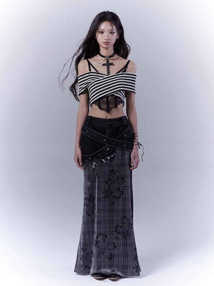 オフショルダーのホワイトネックラインのスタッズ付きストラップレストップ、ブラックストライプ