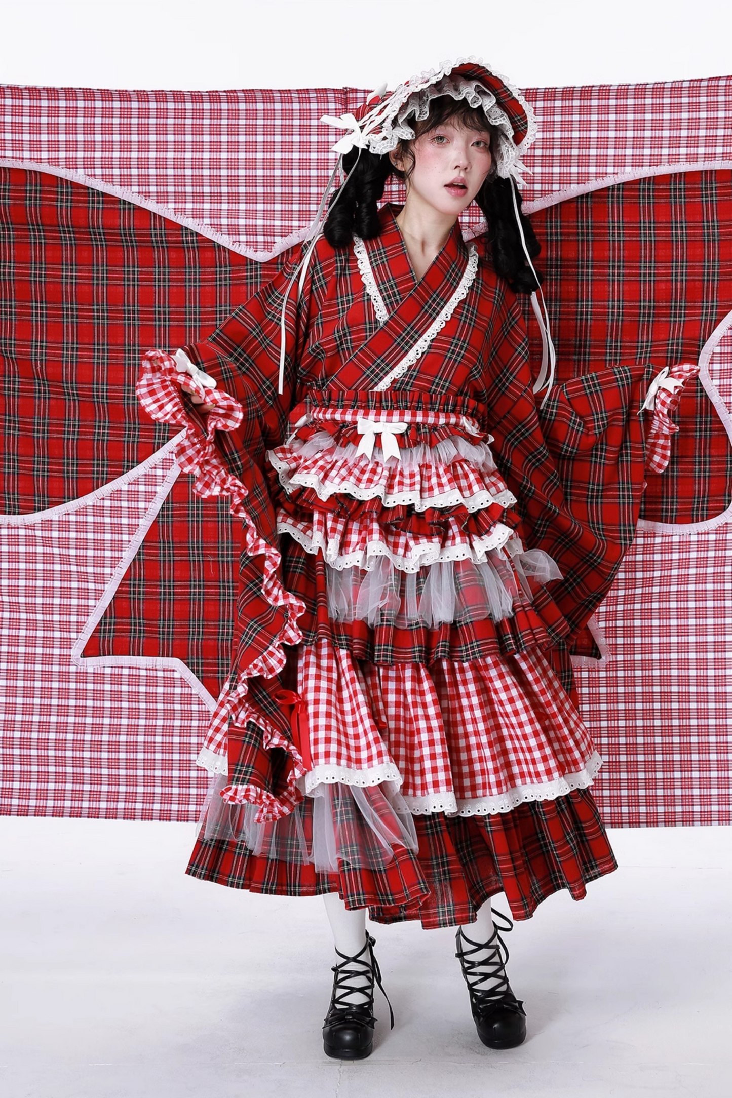 Schicker Kimono Rot Karierter Rock Retro