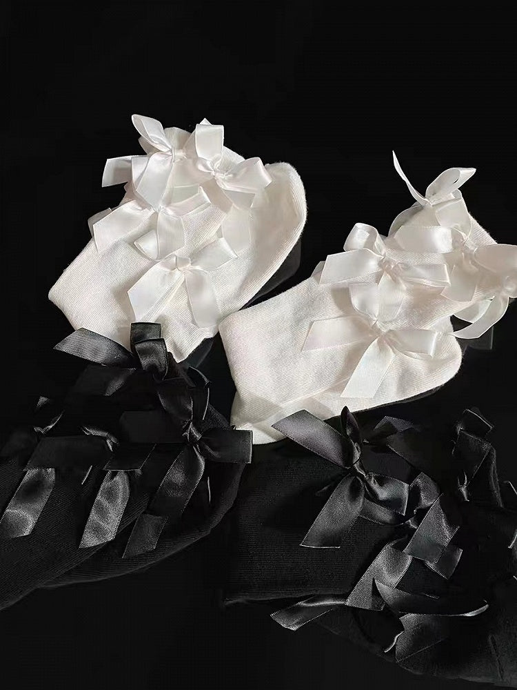 Lolita-Kniestrümpfe mit geripptem Besatz und Schleifen in Weiß/Schwarz