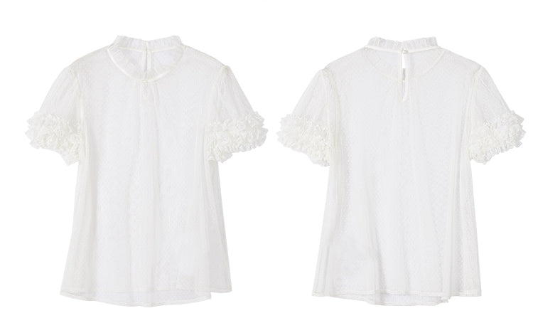 Weiße, transparente Bluse mit Rüschenausschnitt und kurzen Ärmeln