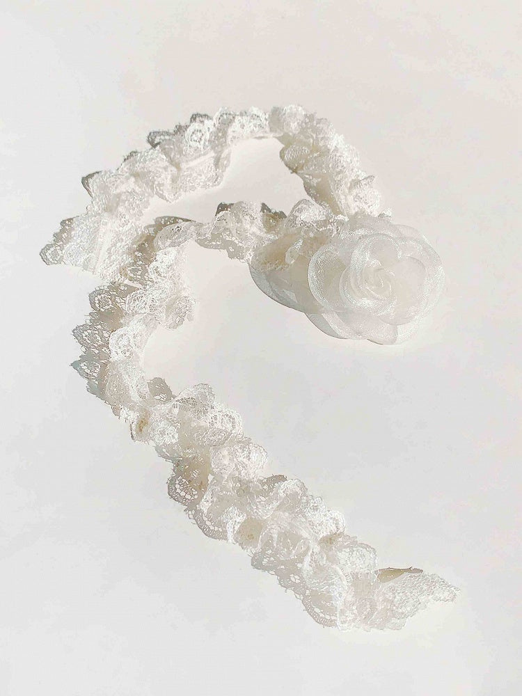 Schwarzes Choker-Halsband mit Blumenspitze