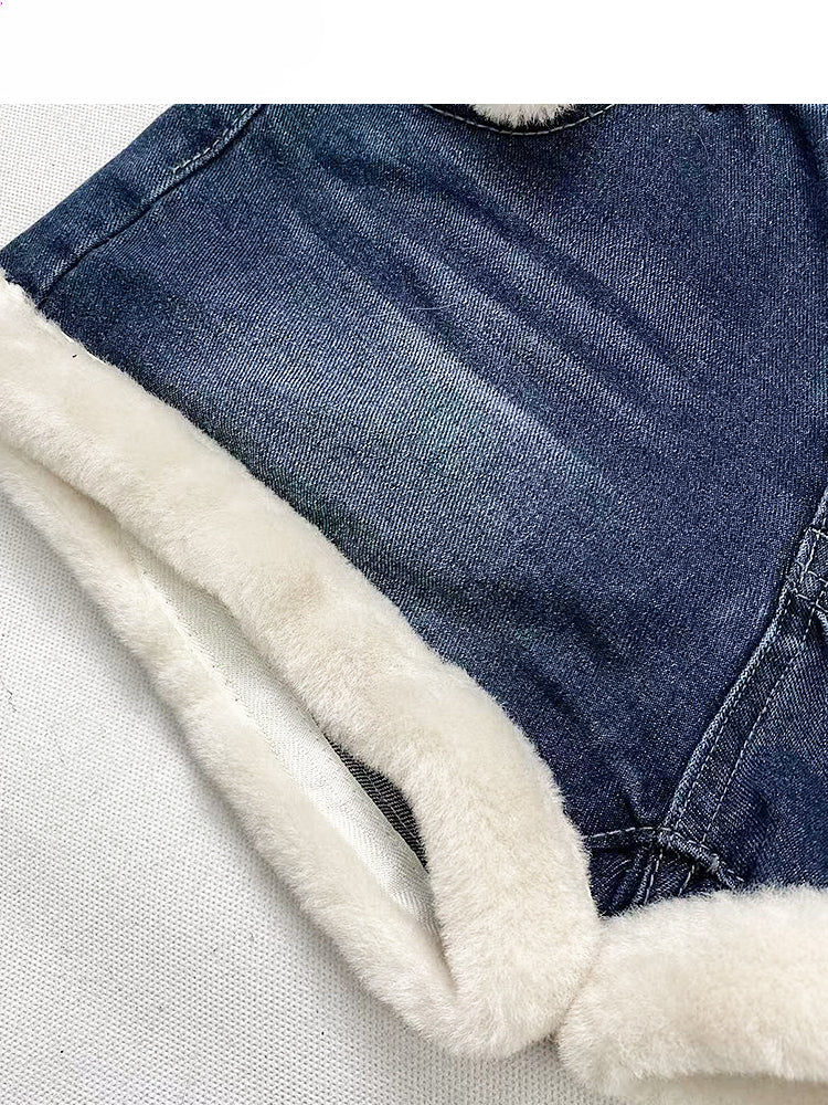 ホワイトプラッシュトリムダークブルーデニムショートパンツ