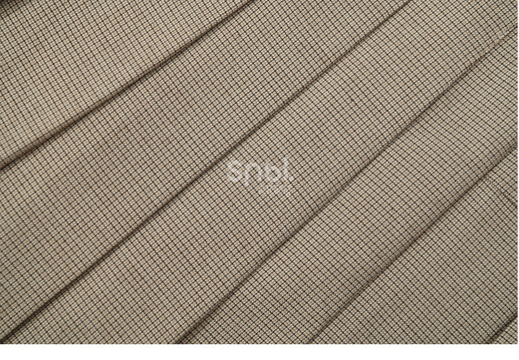 カーキ色のリボンアクセントのチェック柄プリーツスカート