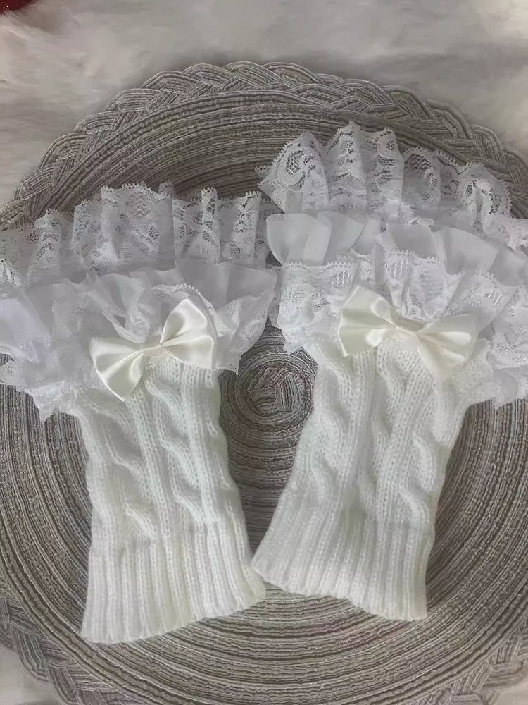 Weiße Schleife, mehrlagige Spitzenmanschette, gestrickte Handgelenkmanschetten