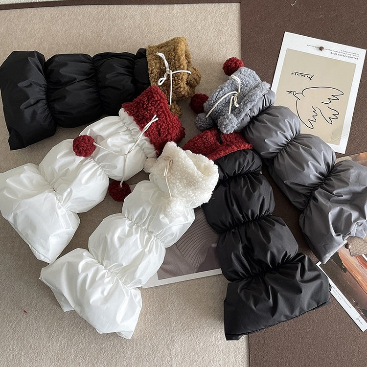 Süße Beinwärmer mit Schleife und Pompons