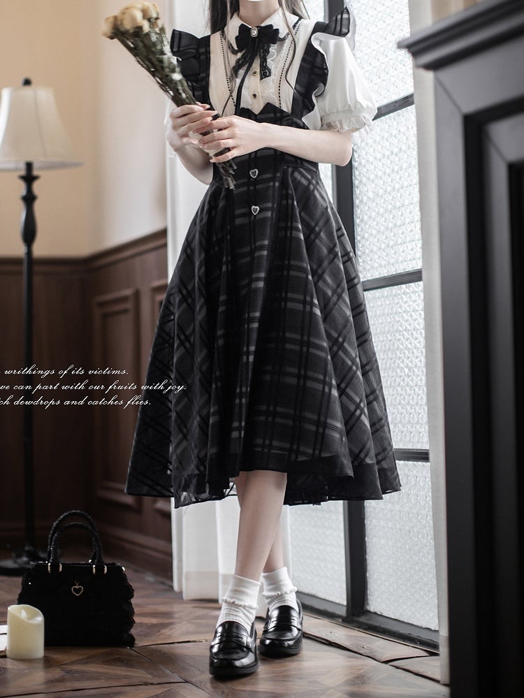 Baskisch mit Jirai-Overallkleid in Kei-Schwarz mit Karomuster, lange Taille, Version mit umgedrehten Flatterärmeln