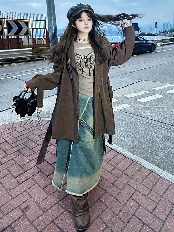 Plus Size Hellkaffeefarbenes Neckholder-Top mit Schmetterlingsdruck und langen Ärmeln