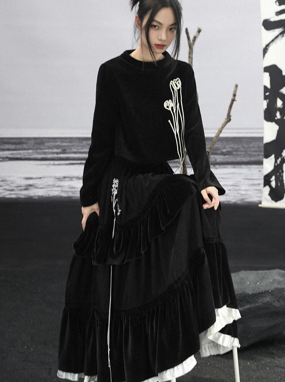 Ausgestellter Rock aus gespleißtem Cord mit Rüschen