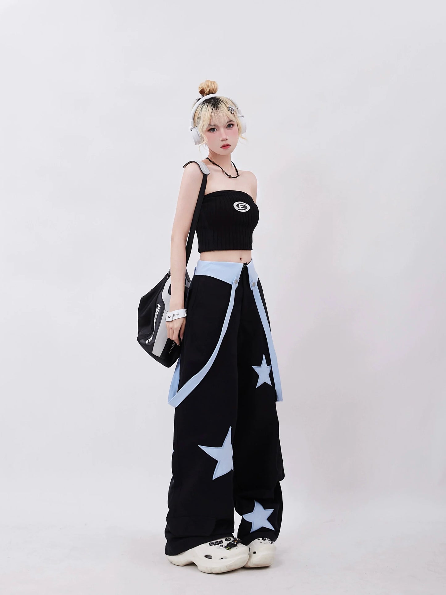 Blaue Hose mit breitem Sterndesign