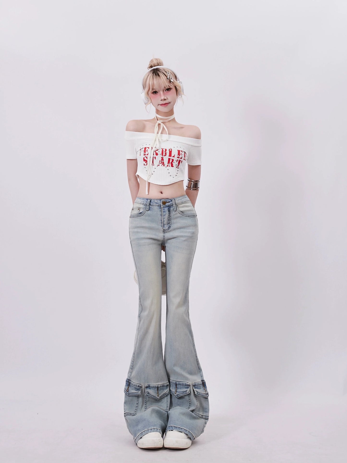 Schulterfreies, kurzes amerikanisches Top mit Logo