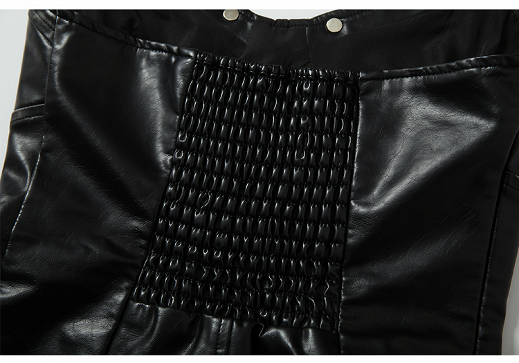 Schwarzes Bustier-Top mit herzförmiger Schnalle