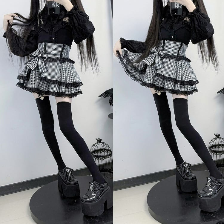 Illusionsdesign-Hals mit funkelnden Jirai-Strasssteinen in Schwarz, Bluse mit Kei-Knöpfen