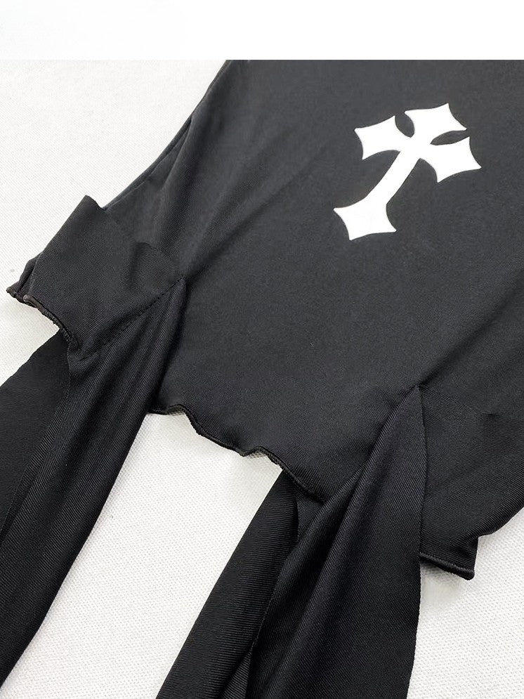 ほろ苦いクロップドクロスプリントの魅力的なストラップレスブラックバックトップレター