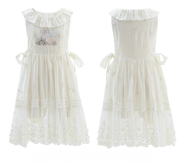 Seitlich zu bindender Chiffon-Überkleid-Ausschnitt mit Rehkitz-Stickerei und halbtransparenten weißen Rüschenträgern