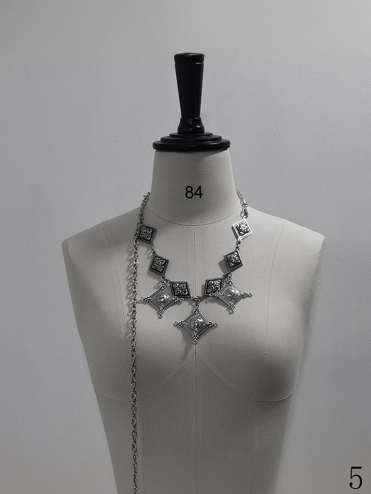 Halskette mit Kreuzanhänger