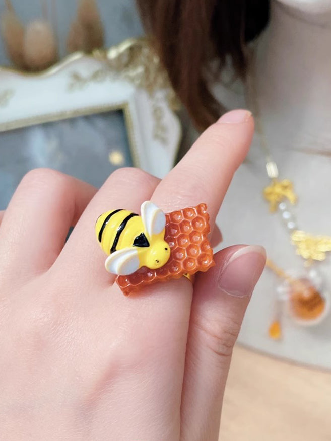 Design Yellow Ring Honey and Bee