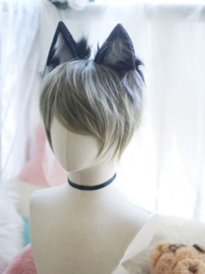 Graugrüne, kurze, glatte Perücke mit Pony