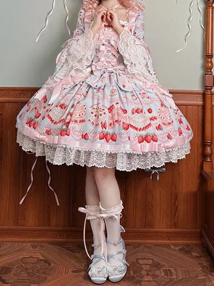 Blaues Lolita-Kleid mit Glockenkuchenstück, langen Erdbeerärmeln und einem süßen Aufdruck