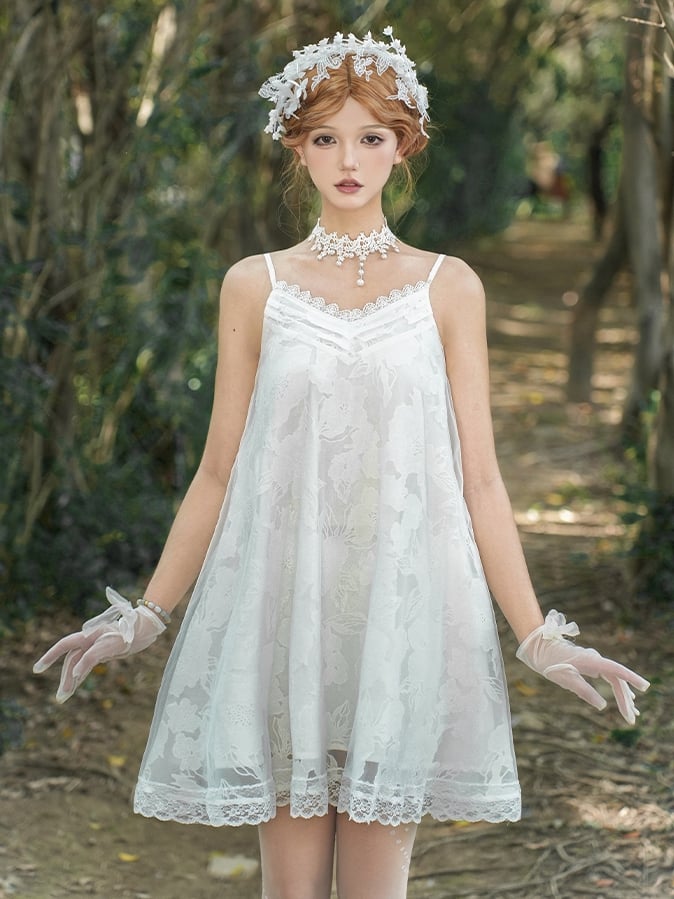 Choker mit weißen Spitzenperlendetails