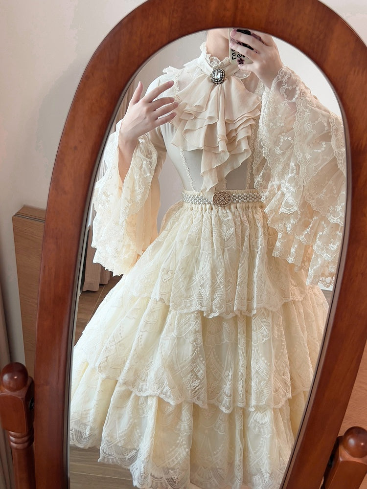 Beige Bluse mit Jabot-Krawatte, Rüschenausschnitt und langen Glockenärmeln