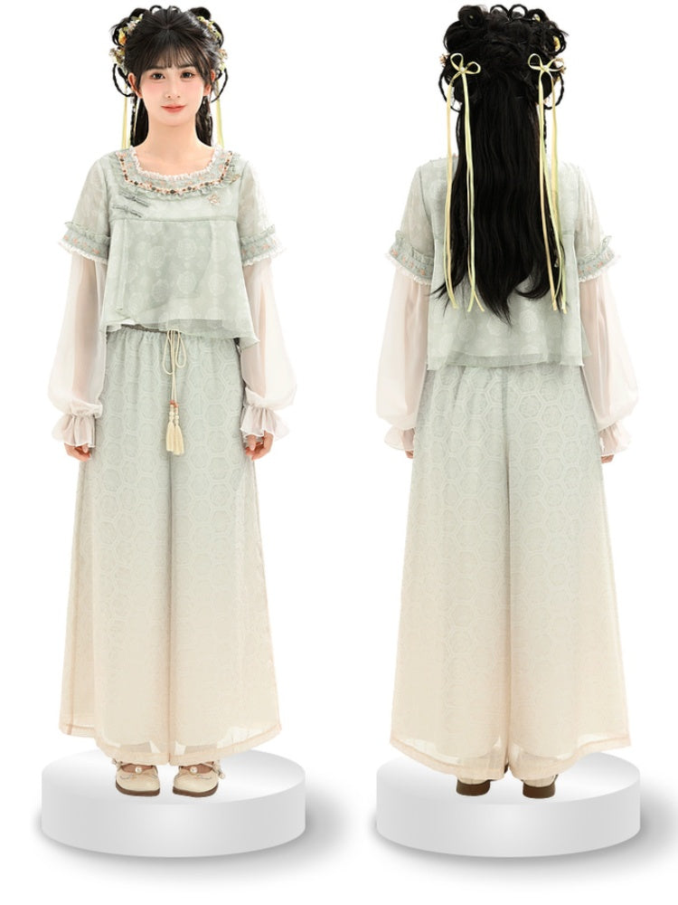 Grünes Jacquard-Cheongsam mit Knotenknöpfen, Chiffon-Oberteil mit Stickerei im Blumenausschnitt