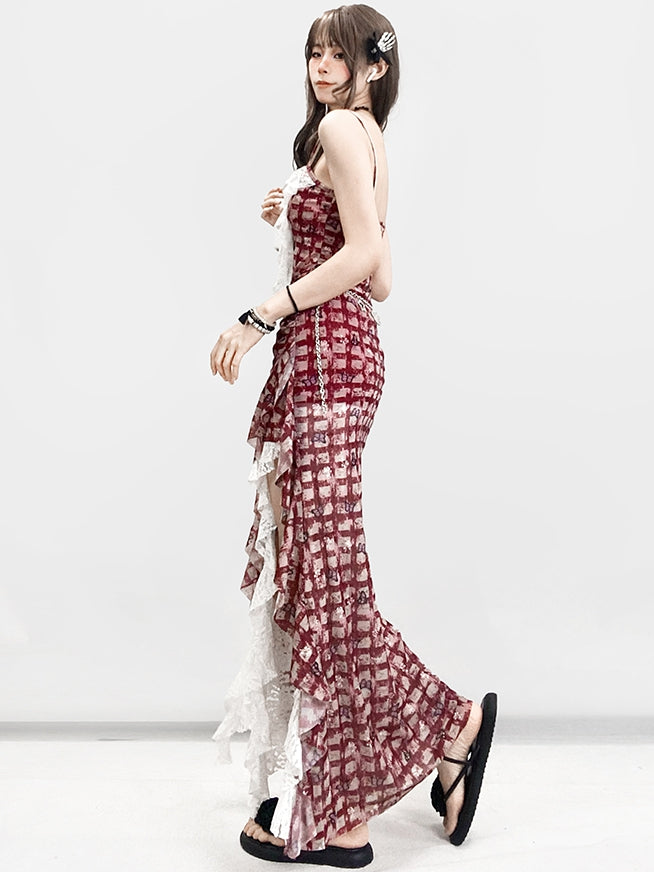 裾の華やかなほろ苦い柄の赤いスカートと白いドレスのキャミソールセット - チェック柄のレースの蝶の非対称 +