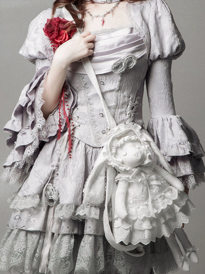 Weißes Kleid mit Rosette und Schleifenstickerei + Mütze mit Hasenohren