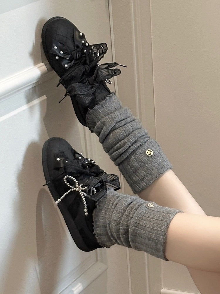 フロントビーズ装飾のブラックリボンレースアップレーストップタイスニーカー