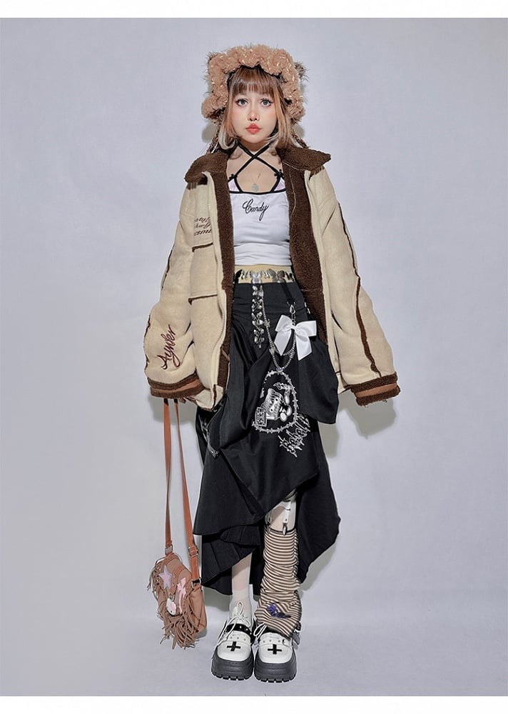 Punk-Rock mit schwarzer Nadelkette, asymmetrischem Saum und abnehmbarer Schleife