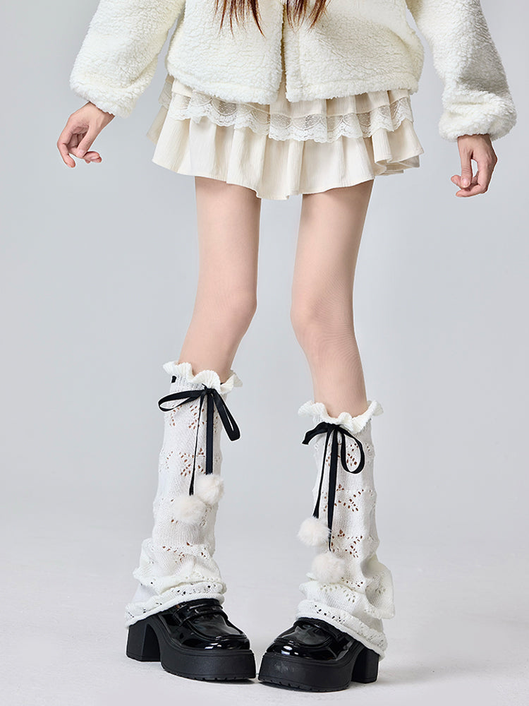 Weiß/Schwarze Lolita-Beinstulpen mit Schleife, Rüschenmanschette und Pompons