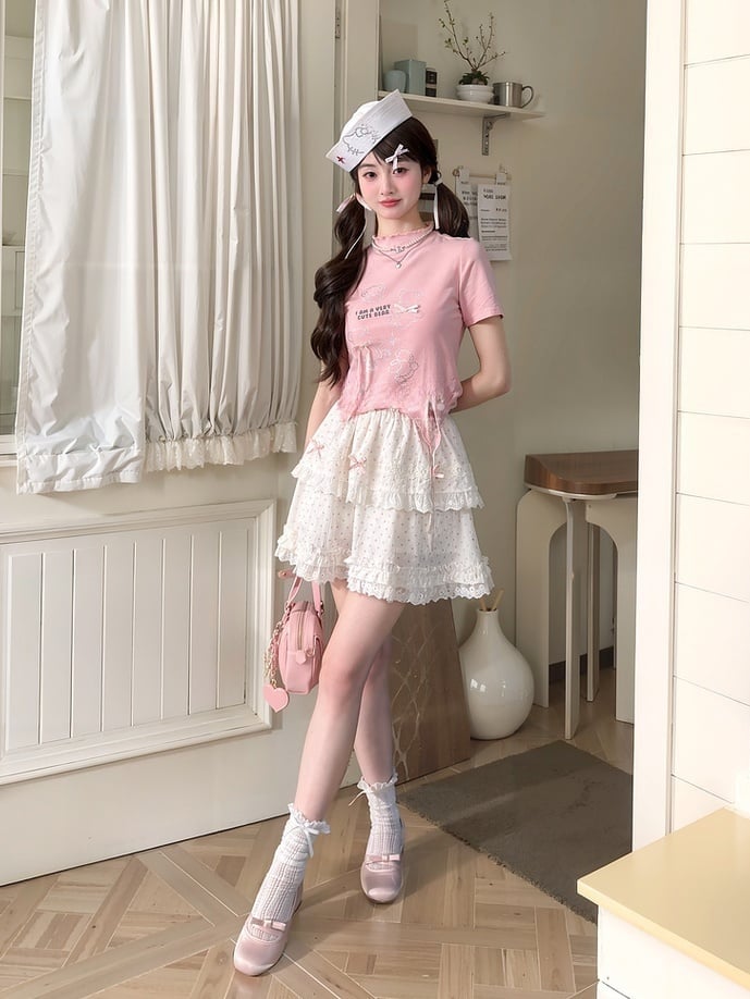 T-Shirt-Saum, gebogen, rosa Rüschen-Ausschnitt, Teddybär-Strasssteine, Schleifen-Akzente