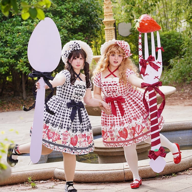 Schwarzer Erdbeerdruck Plus Lolita Gingham und Kleid mit Schleife