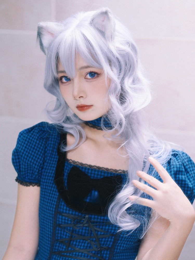 Perückenlänge Pony 70 cm mit gewelltem Silber Air