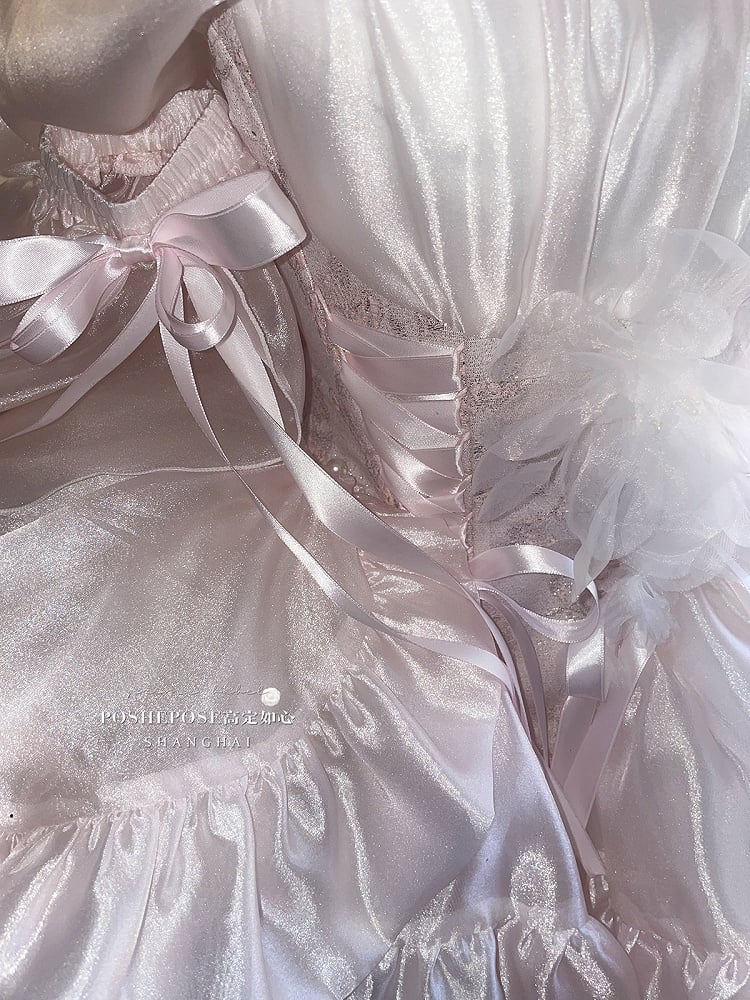 Hellrosa Blumenkleid mit Feenprinzessin-Taille und Puffärmeln