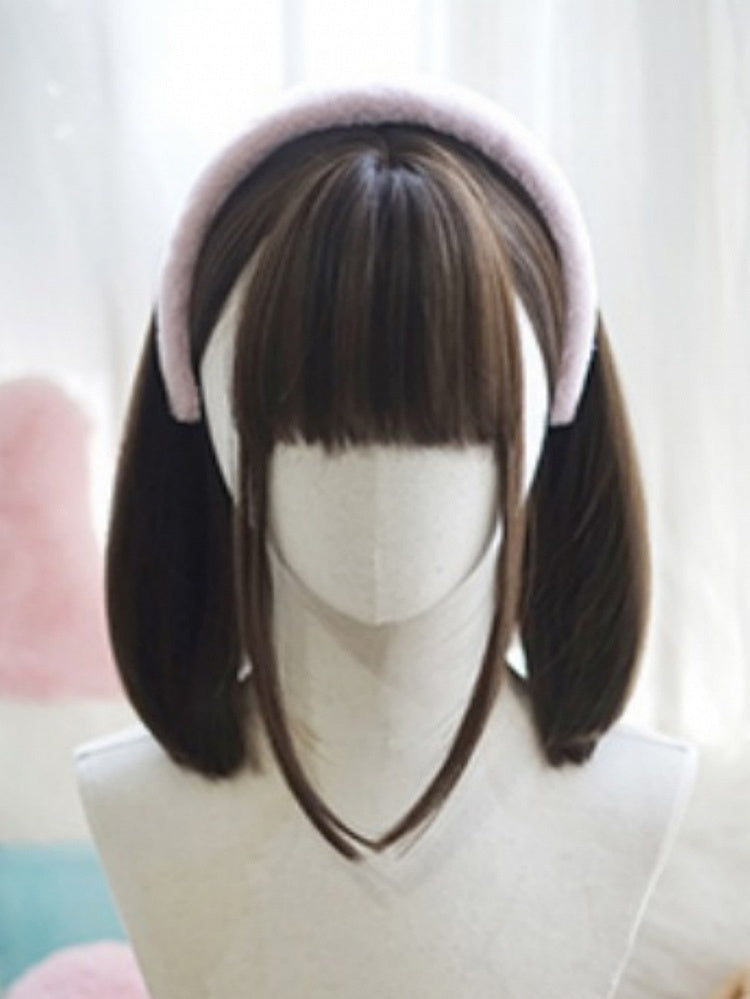 ダークブラウンのボブカット、肩までの長さのストレートウィッグ(フルバング付き)