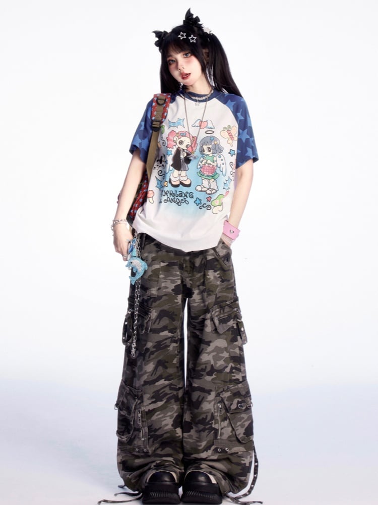 Blau-weißes T-Shirt mit Farbblock-Design und Cartoon-Mädchen-Print im Y2K-Stil