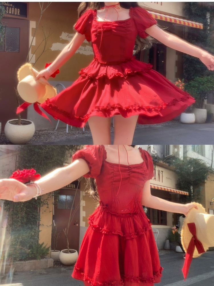 Plissierte Taille, Saumdetails, Vintage-Kleid, rot, quadratischer Ausschnitt, Puffärmel, Rüschen