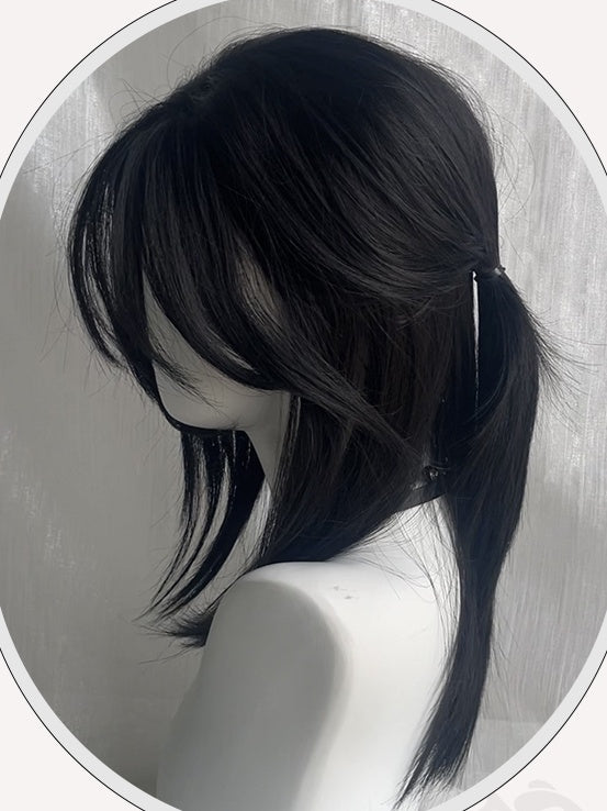 Schwarze, über der Brust lange, glatte Kunsthaarperücke mit Pony