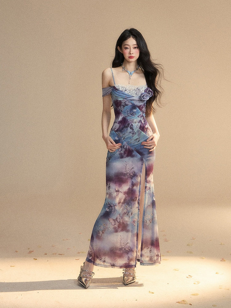 Blaues, schmal geschnittenes Camisole-Kleid mit Ölgemälde und Schmetterlingsdruck und hohem Schlitz