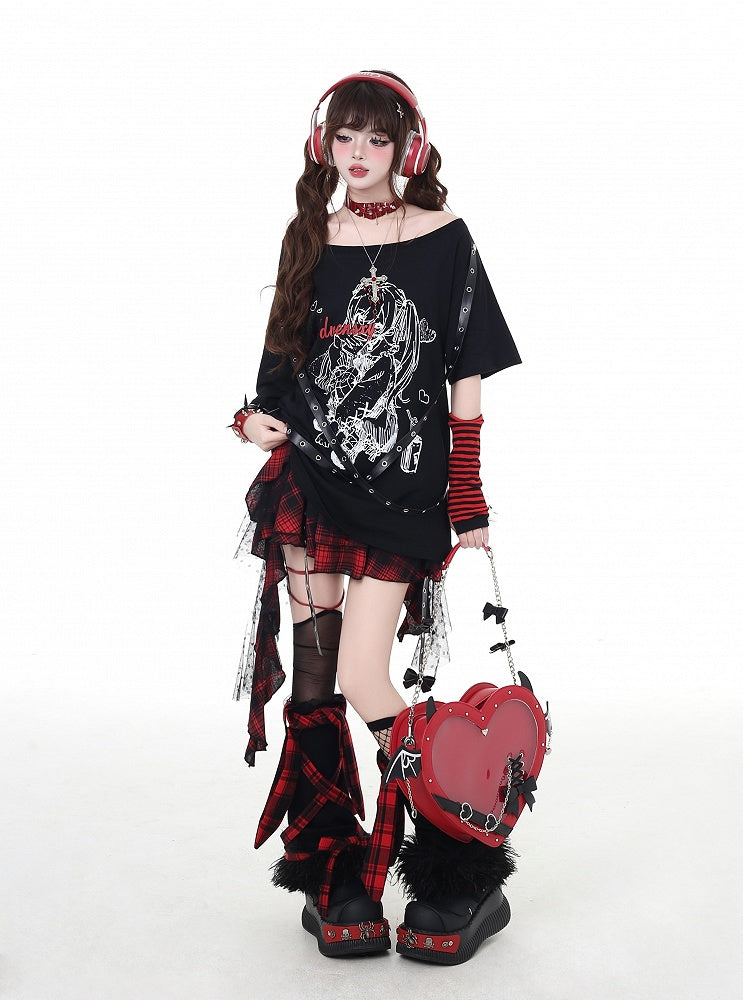 Bittersweet T-Shirt mit überkreuzten Trägern, Rock-Girl-Print, Schwarz