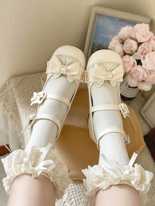 アプリコットの蝶結び、キティ型のバックルストラップ、ブロックヒール、ロリータメリージェーン