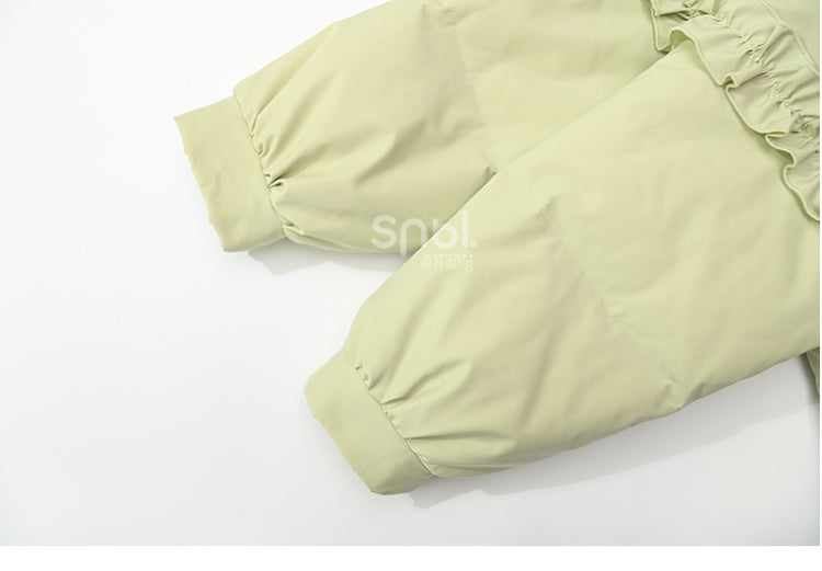 グリーンのキュートなラム柄フード付きダウンコート(フリルトリム)