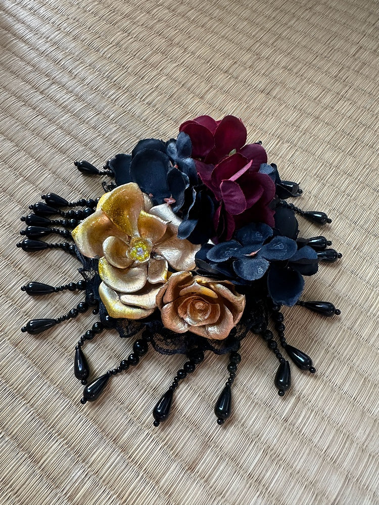 Hairclip with Beaded Floral Black Accents
