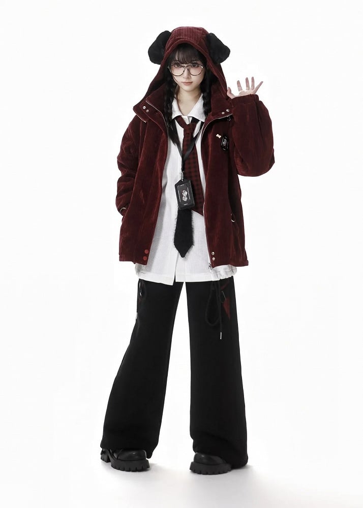 ワインレッドのハイネックパピーイヤーフード付きコート